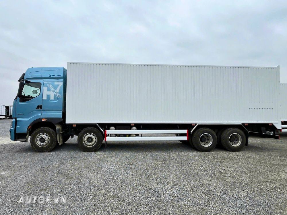 Tải 4 chân H7 360Hp thùng kín container 3 cửa